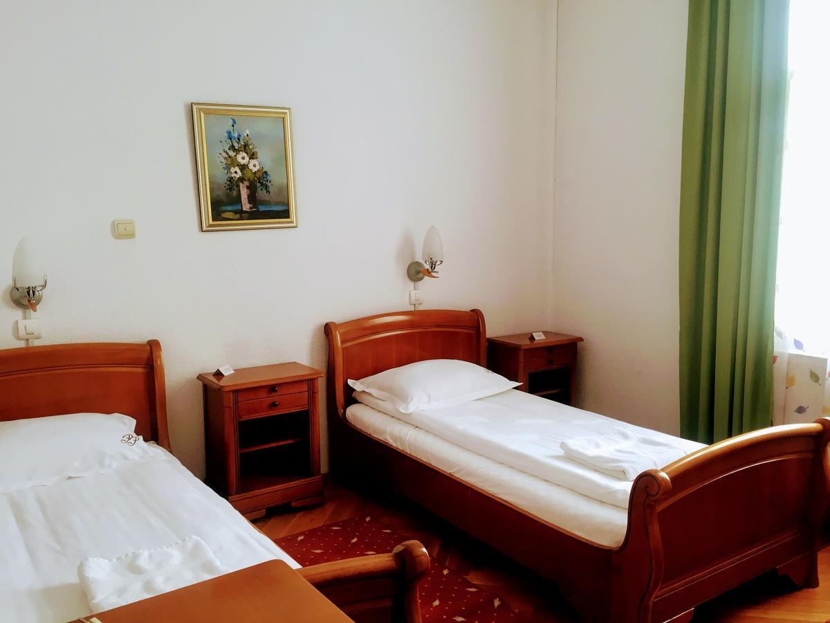 Pensiunea Puiu Popa Codlea Εξωτερικό φωτογραφία
