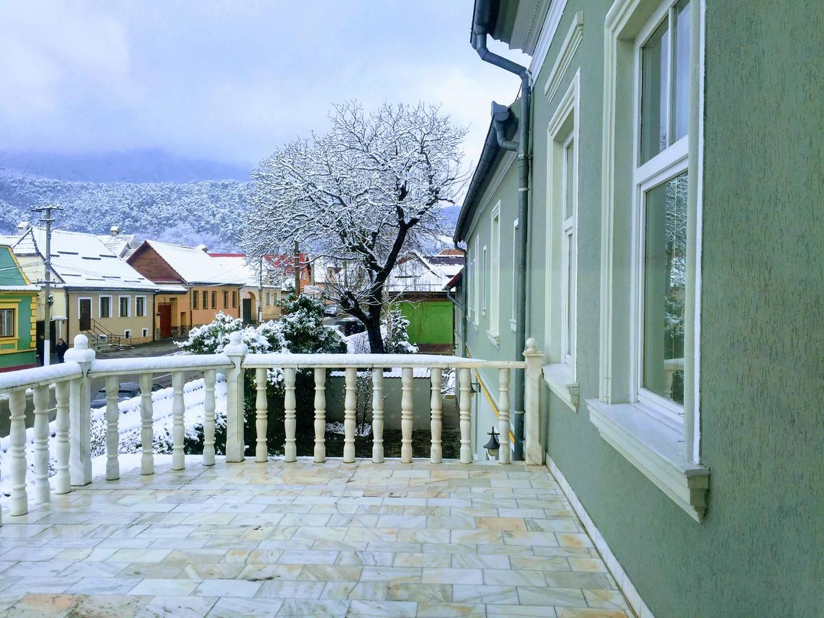 Pensiunea Puiu Popa Codlea Εξωτερικό φωτογραφία
